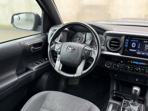 Used 2016 Toyota Tacoma SR5 image 15