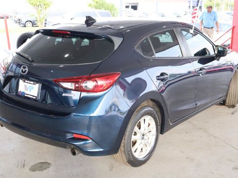 Used 2017 MAZDA MAZDA3 Sport FWD image 4