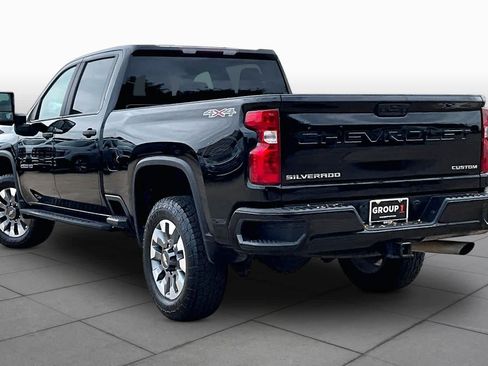 Used 2022 Chevrolet Silverado 2500 Custom w/ Custom Value Package AWD/4WD image 12