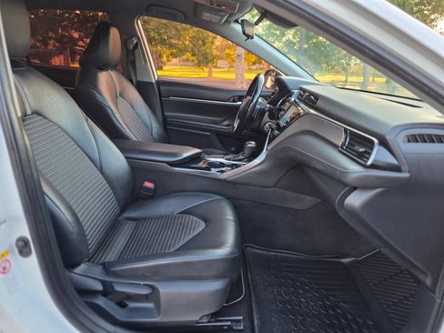 Used 2019 Toyota Camry SE FWD image 13