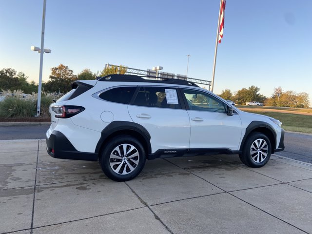 Used 2024 Subaru Outback Premium AWD/4WD image 12