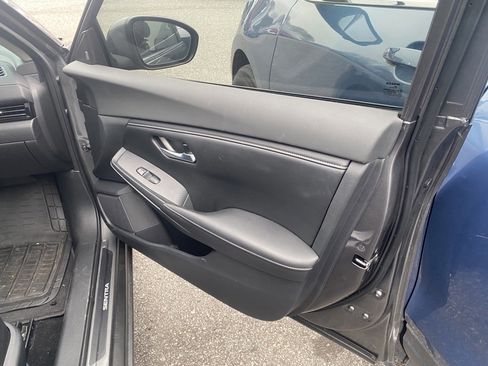 Used 2021 Nissan Sentra SV w/ Trunk Package image 9