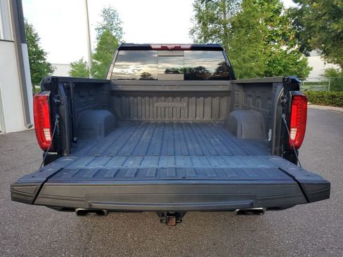 Used 2024 GMC Sierra 1500 AT4 w/ Technology Package AWD/4WD image 9