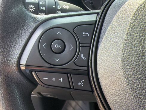 Used 2021 Toyota RAV4 XLE w/ Convenience Package AWD/4WD image 17