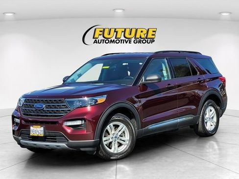Certified 2022 Ford Explorer XLT w/ Equipment Group 202A AWD/4WD image 3