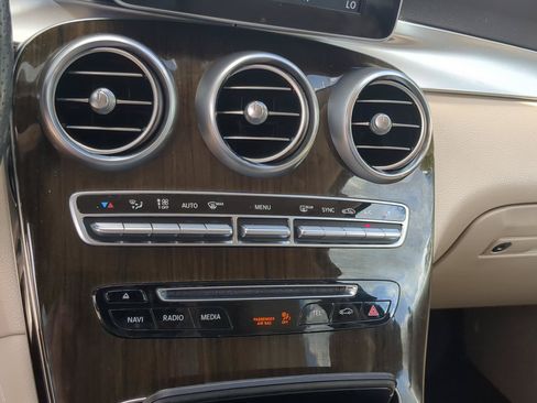 Used 2019 Mercedes-Benz GLC 300 image 17