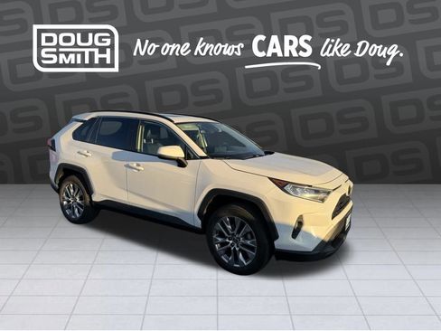 Used 2019 Toyota RAV4 XLE Premium image 7