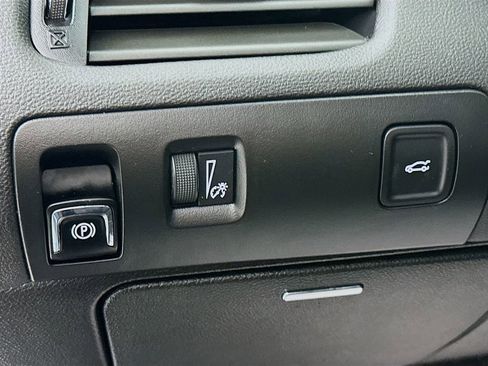 Used 2017 Chevrolet Impala LT image 15