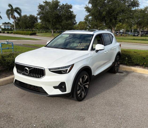Used 2024 Volvo XC40 B5 Plus w/ Protection Package Premier AWD/4WD image 1