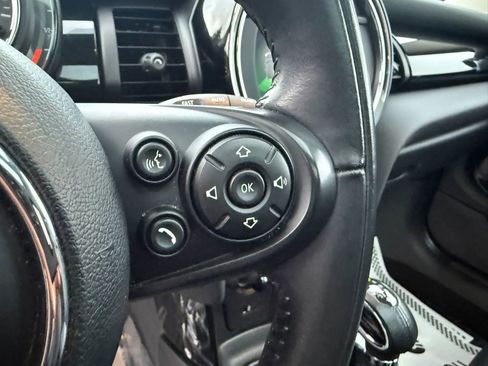 Used 2019 MINI Cooper 2-Door Hardtop w/ Signature Upholstery Package image 22