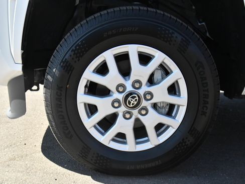 Used 2024 Toyota Tacoma SR5 AWD/4WD image 12