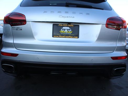 Used 2018 Porsche Cayenne Platinum Edition image 15