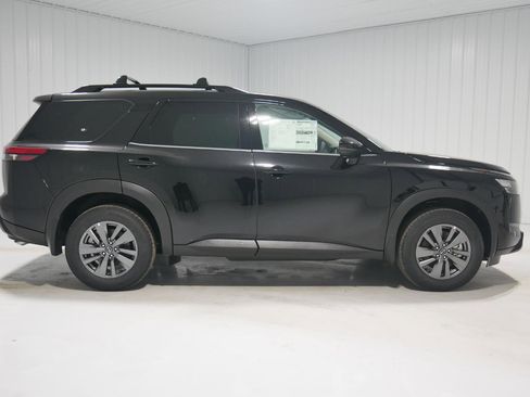 New 2025 Nissan Pathfinder SV w/ Cargo Package image 4