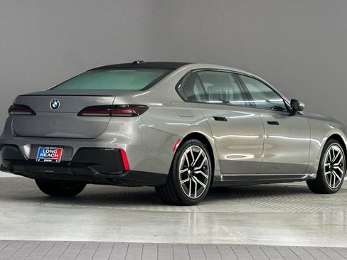 Certified 2023 BMW 740i RWD image 8