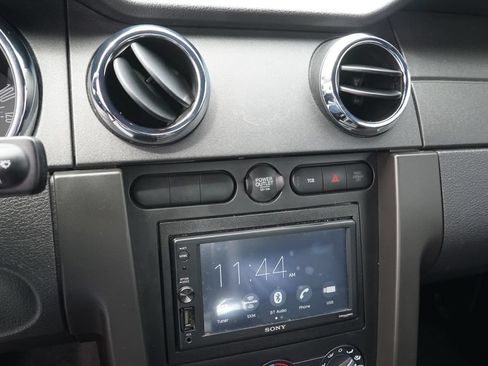 Used 2005 Ford Mustang Premium RWD image 17