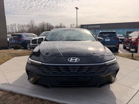 Used 2025 Hyundai Elantra SEL FWD image 8