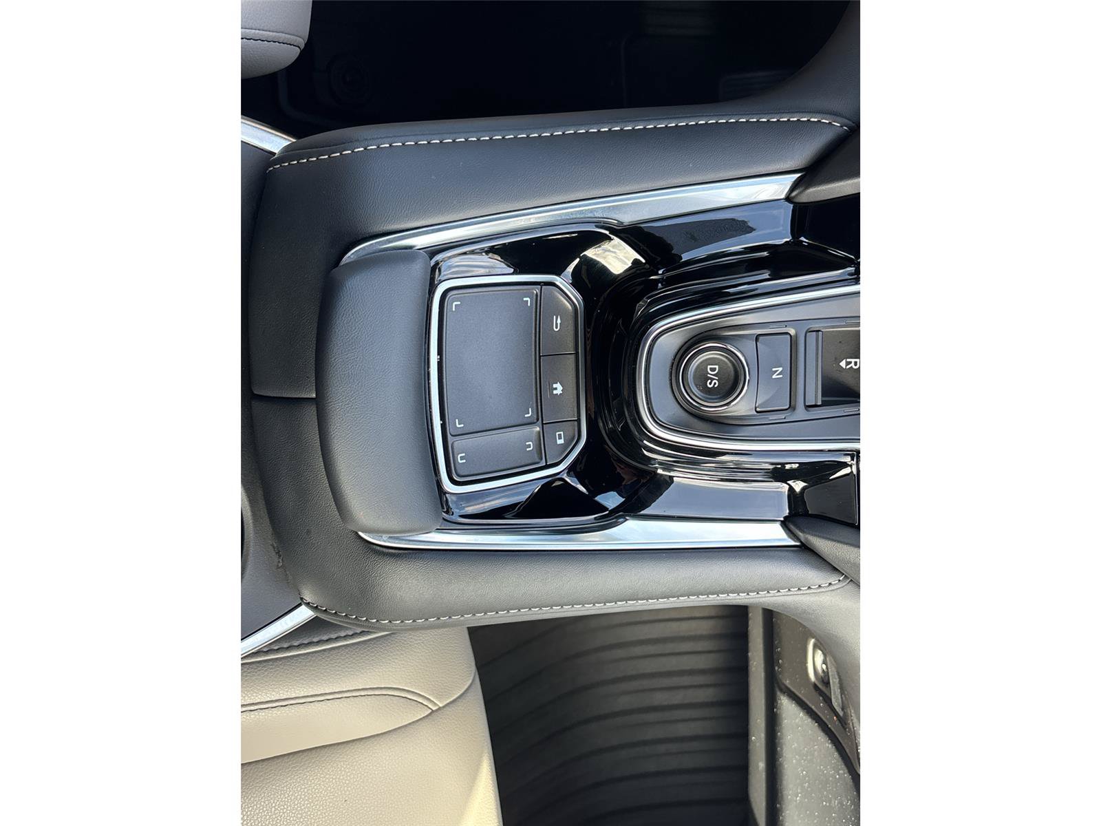 Certified 2025 Acura RDX SH-AWD image 15