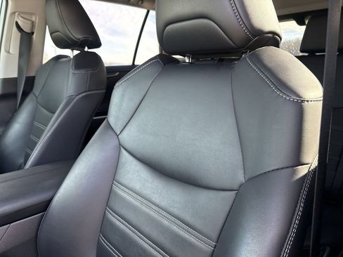 Used 2020 Toyota RAV4 Limited image 9