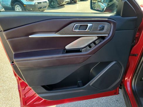 Used 2025 Ford Explorer Platinum image 13