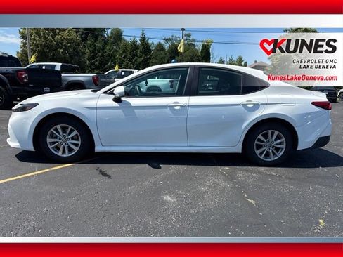 Used 2025 Toyota Camry LE FWD image 8