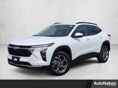 Used 2025 Chevrolet Trax LT FWD image 1