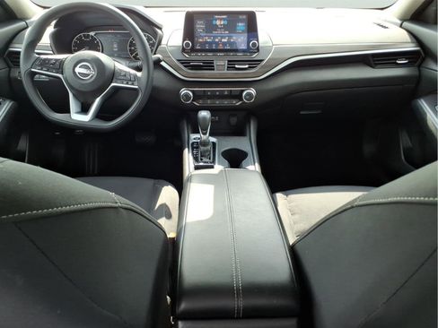 Used 2025 Nissan Altima 2.5 SV FWD image 12