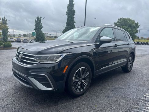 Used 2024 Volkswagen Tiguan Wolfsburg Edition image 17