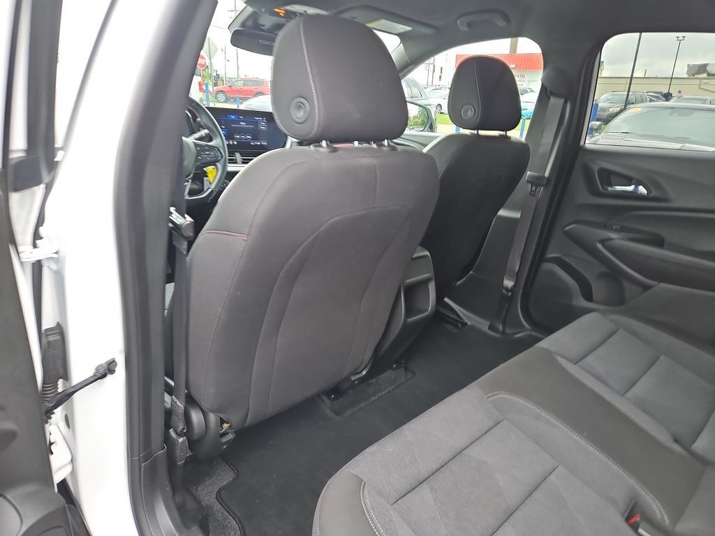 Used 2024 Chevrolet Trax RS FWD image 16
