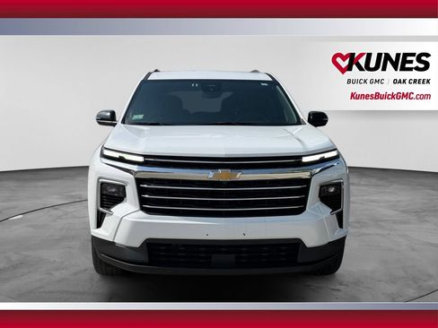 Used 2024 Chevrolet Traverse LT AWD/4WD image 3