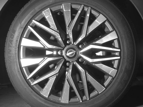 Used 2025 Nissan Altima 2.5 SV FWD image 13