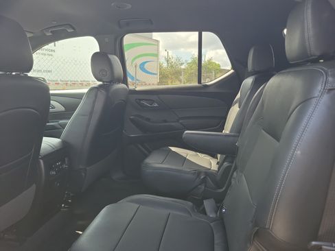 Used 2022 Chevrolet Traverse LT FWD image 13
