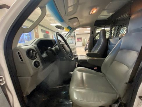 Used 2014 Ford E-250 and Econoline 250 w/ Power Group image 23