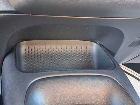 Used 2022 Toyota Corolla LE image 11