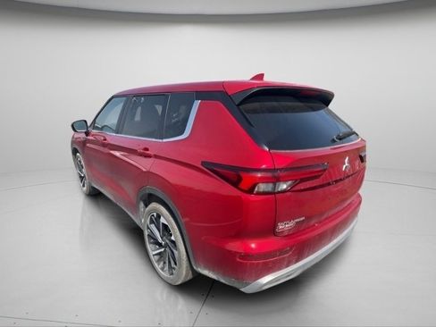 Used 2024 Mitsubishi Outlander SE Black Edition image 11