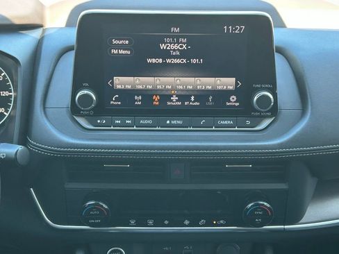 Used 2023 Nissan Rogue SV image 19