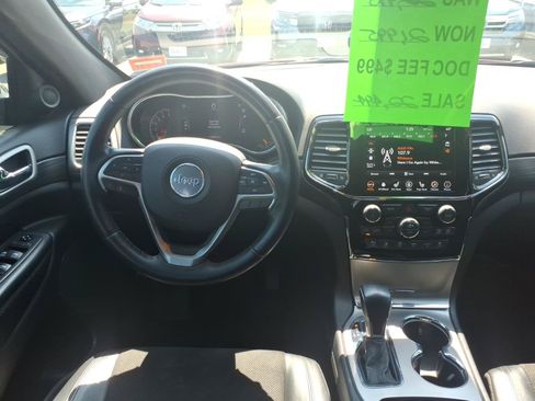 Used 2021 Jeep Grand Cherokee Laredo X AWD/4WD image 9