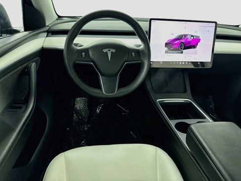 Used 2023 Tesla Model Y Long Range AWD/4WD image 22