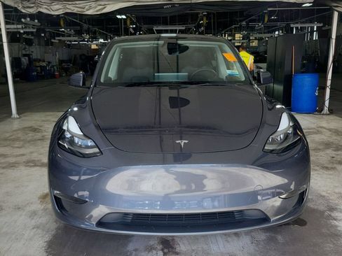 Used 2023 Tesla Model Y Long Range AWD/4WD image 2