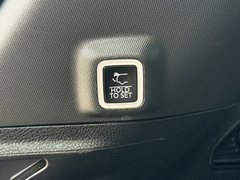 Used 2023 Jeep Grand Cherokee Altitude AWD/4WD image 10
