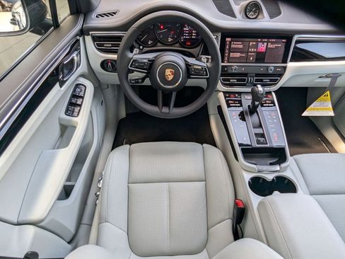 Used 2025 Porsche Macan image 15