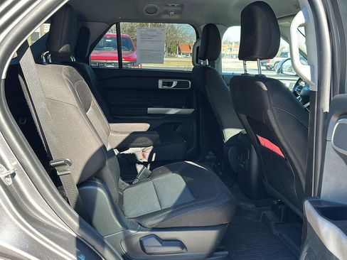 Used 2023 Ford Explorer XLT image 19