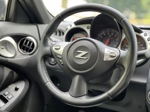 Used 2015 Nissan 370Z Coupe RWD image 19