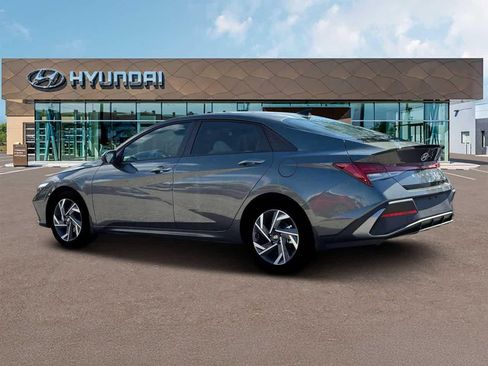 New 2025 Hyundai Elantra SEL FWD image 4