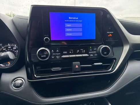 Used 2023 Toyota Highlander LE FWD image 14