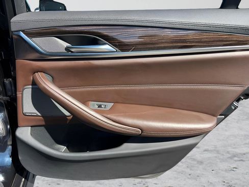 Used 2018 BMW M550i xDrive AWD/4WD image 29