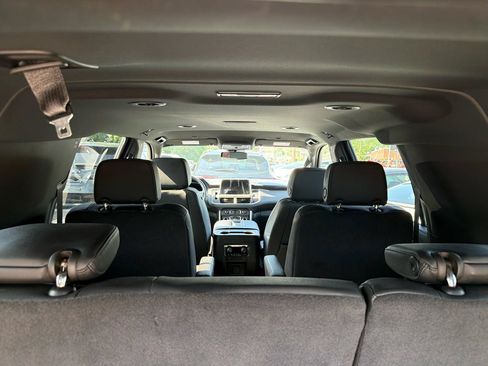 Used 2024 Chevrolet Suburban Z71 w/ Z71 Off-Road Package AWD/4WD image 9
