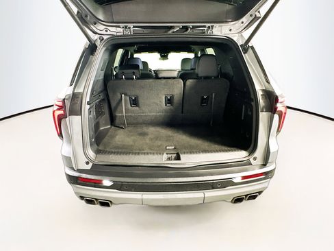 Used 2025 Chevrolet Traverse LT image 31