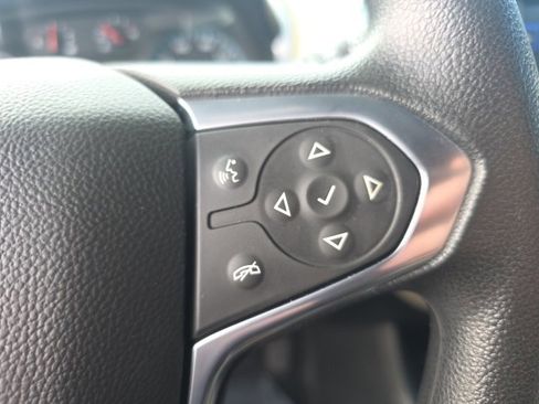 Used 2022 Chevrolet Traverse LS image 17