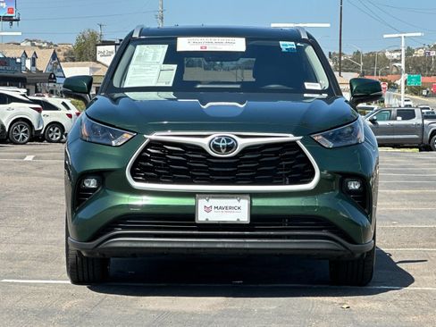 Used 2024 Toyota Highlander XLE FWD image 7