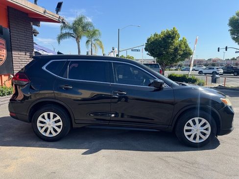 Used 2020 Nissan Rogue S FWD image 17